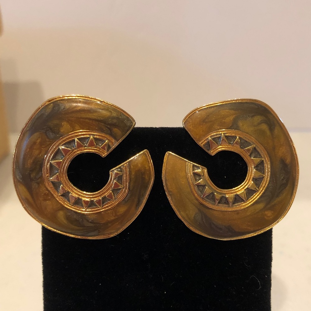 Vintage Edgar Berebi Clip-on Earrings Oval, gold tone, red enamel, leaf design